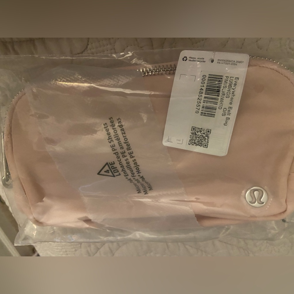 Brand new lululemon everywhere bag : color is soft pink